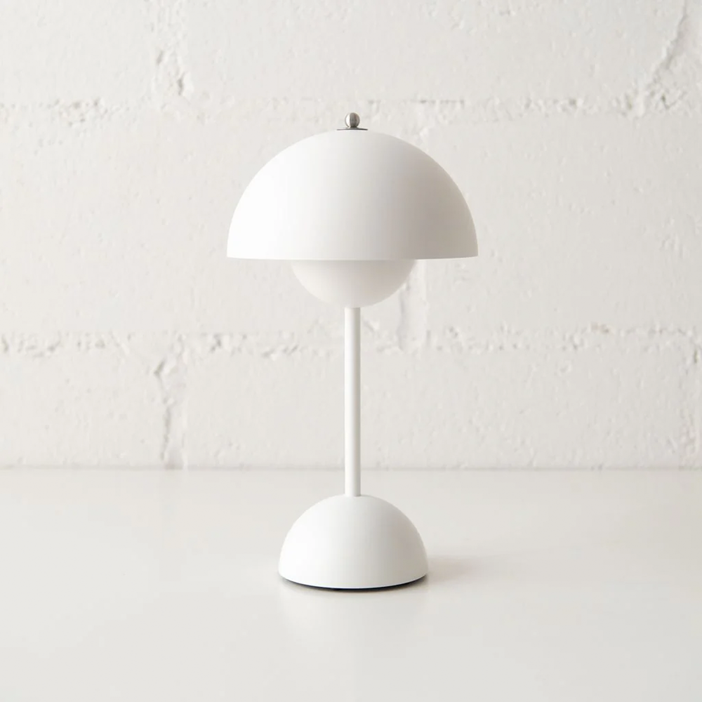 Flowerpot VP9 Verner Panton ホワイト Verner Panton Upside Down Flowerpot VP9 Portable Table Lamp